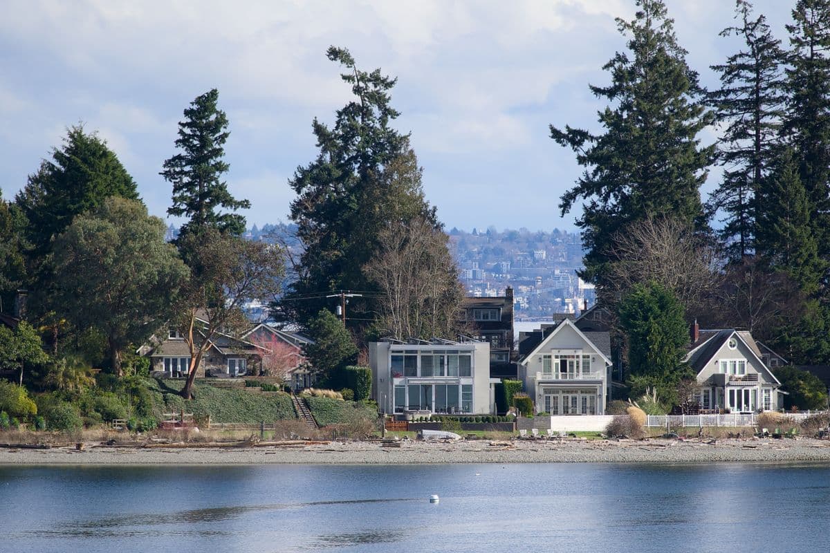 Homes on a Pacific Northwest waterfront